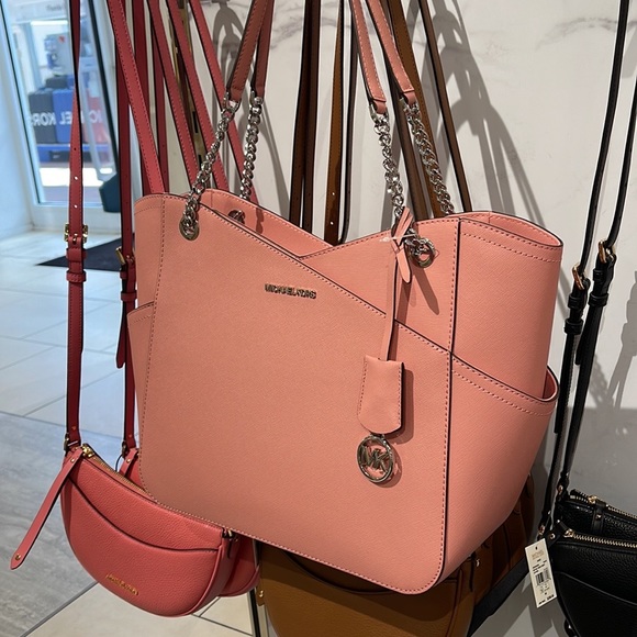 MICHAEL KORS
Jet Set Large X Chain Saffiano Leather Shoulder Tote HandBag
NWT - Picture 4 of 16